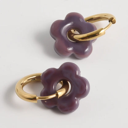 Créoles fleur en verre prune, finition dorée – JoliFleur