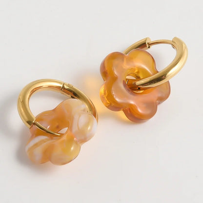 Créoles fleur en verre ambre, finition dorée – JoliFleur