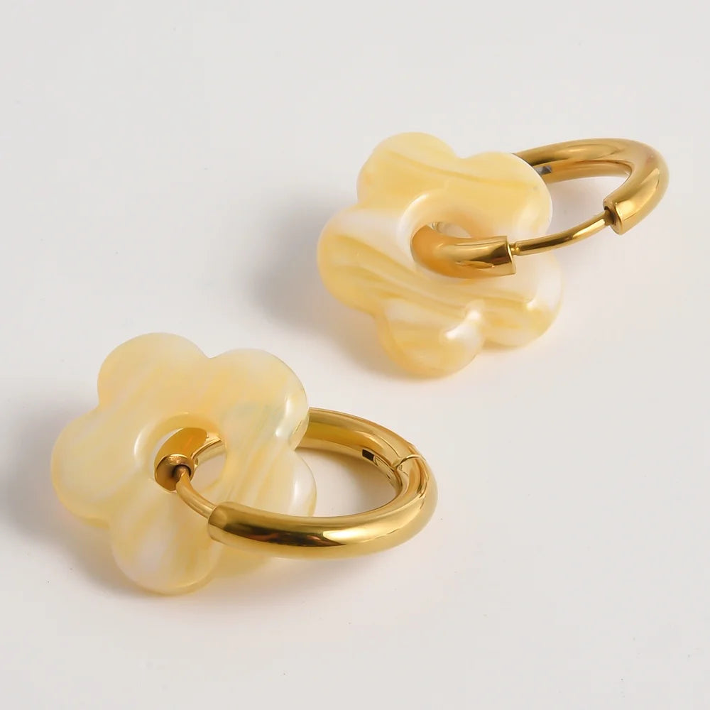 Créoles fleur en verre jaune miel, finition dorée – JoliFleur