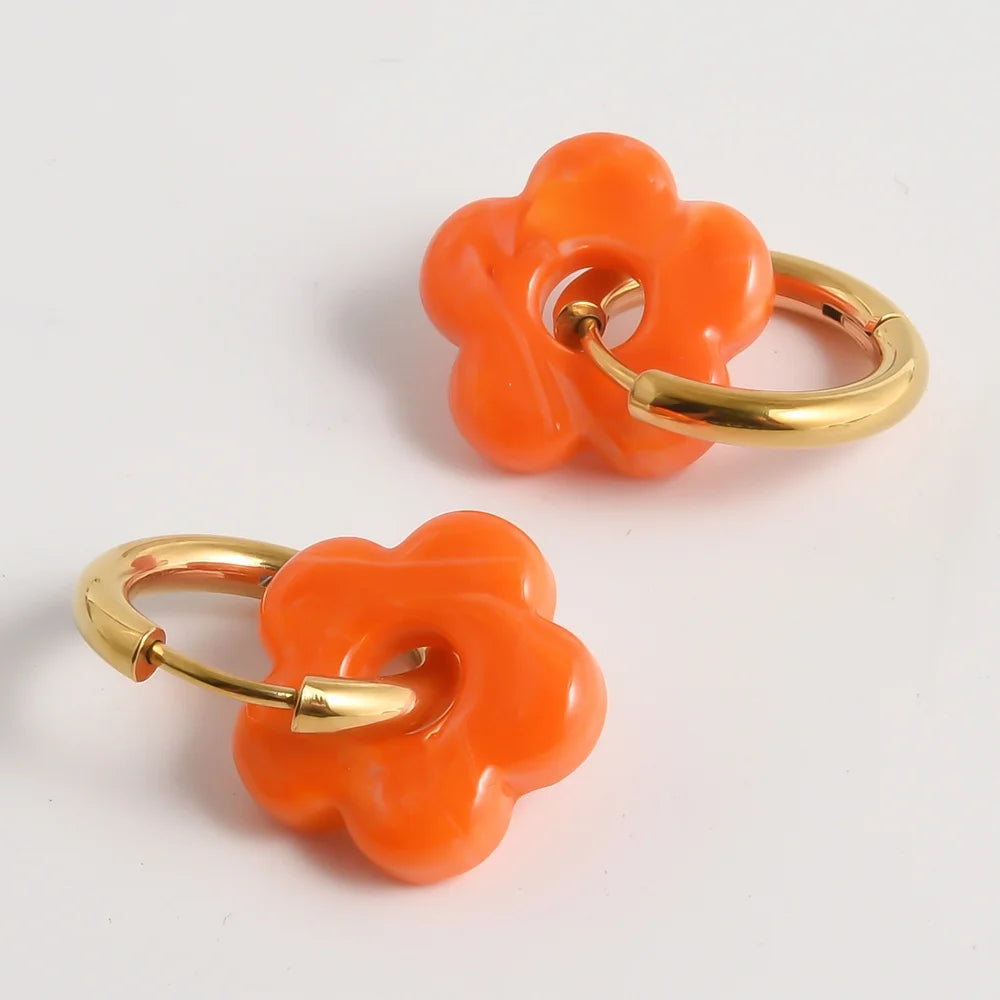 Créoles fleur en verre mandarine, finition dorée – JoliFleur