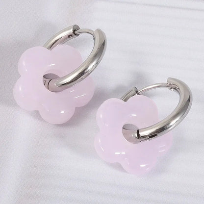 Créoles fleur en verre rose pâle, finition argentée – JoliFleur