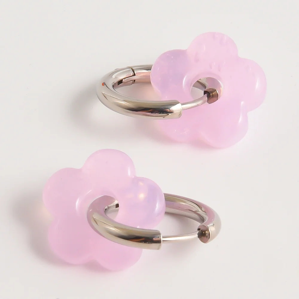 Créoles fleur en verre rose quartz, finition argentée – JoliFleur