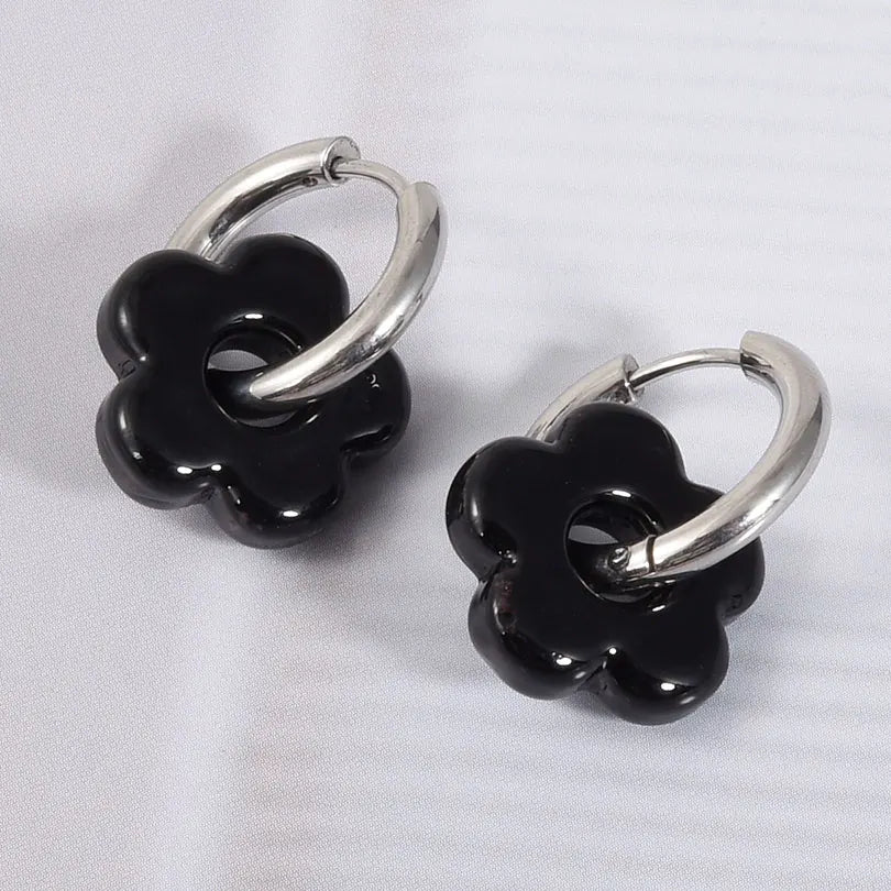 Créoles fleur en verre noir, finition argentée – JoliFleur
