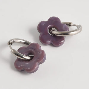 Créoles fleurs en verre colorées – acier inoxydable - Prune - Argenté